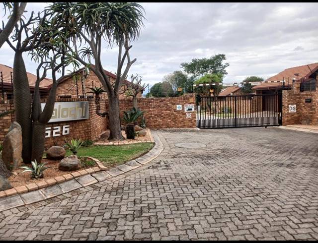 3 BEDROOM TOWNHOUSE FOR SALE IN SINOVILLE